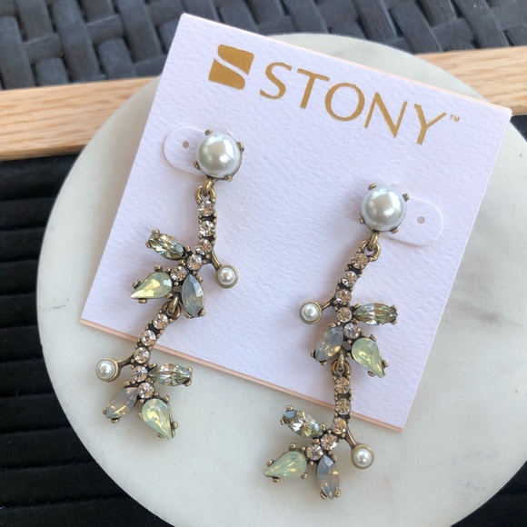 Gorgeous Rhinestone Cascading Earrings - Picture 6 of 17